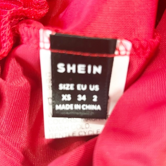 Red tie backless halter top with High-rise drawstring shorts. Size XS NWT - Picture 6 of 8